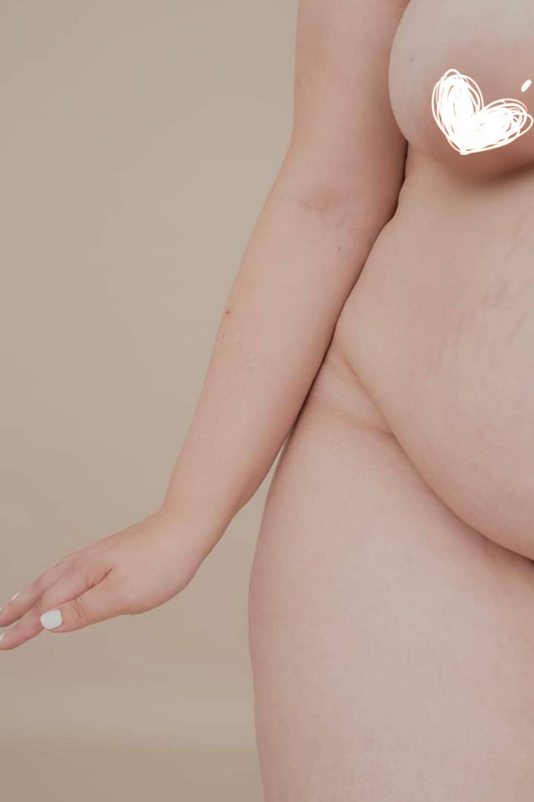 - Ja, mich hat dieses Bild auf Instagram echt Überwindung gekostet. Meinen Bauch empfinde ich als Problemzone, seitdem ich denken kann. Und den dann zu zeigen kostet Überwindung. Umso überraschter war ich, dass es gar nicht so hohe Wellen schlug wie die in meinem Kopf.