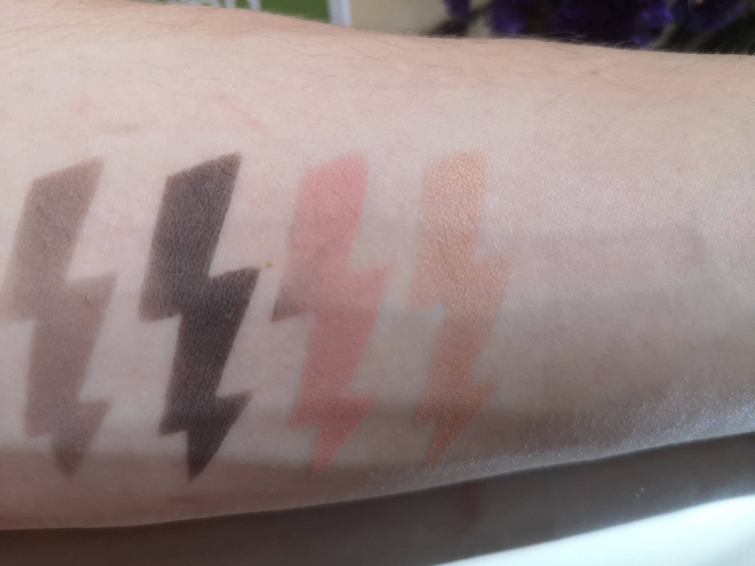 vivienne-sabo-blush-palette-swatch.jpg