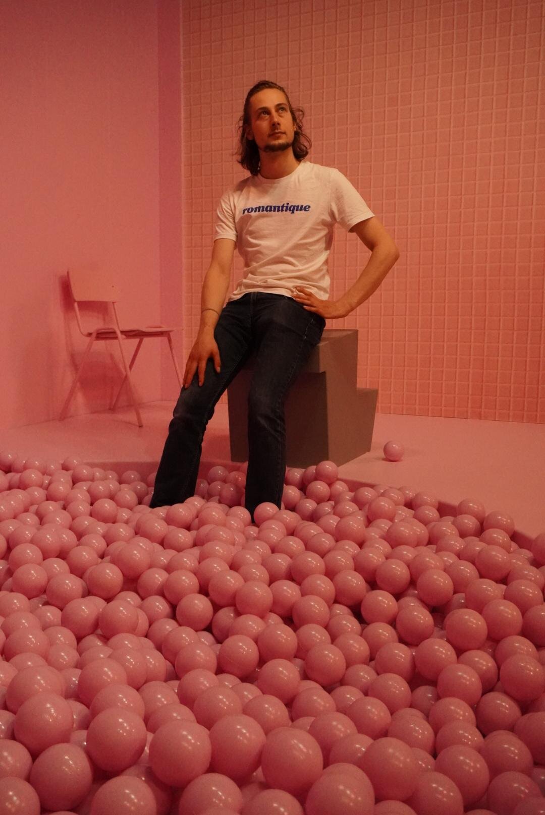 Jona und das Bällebad - Im Museum of Popcorn in Hamburg gibt es gleich zwei. In diesen bitte nicht springen, aber in den anderen darfst du dann auch vom Beckenrand.