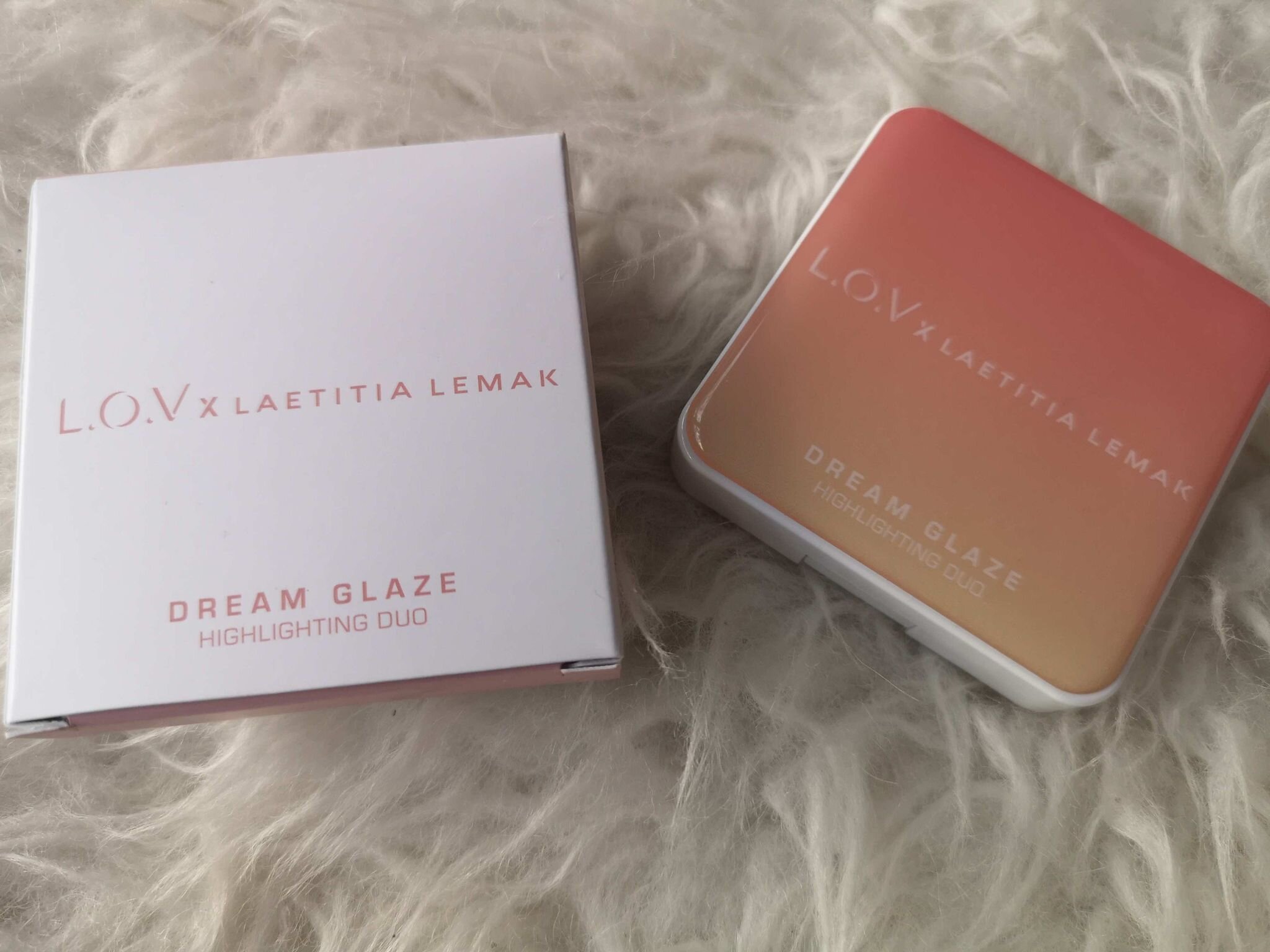 Schlicht und dennoch ein Hingucker - ich gebe zu, ich möchte Kosmetik nicht allein wegen der Verpackung kaufen. Aber hier muss man schon sagen: Eye Candy Alarm!